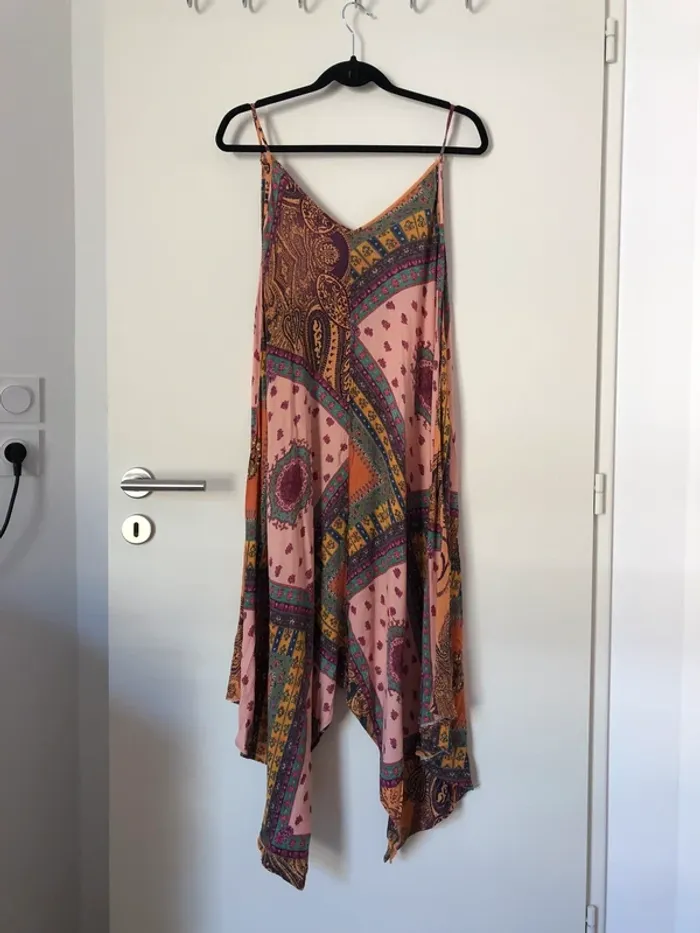 Robe asymétrique de toutes les couleurs taille S Zara