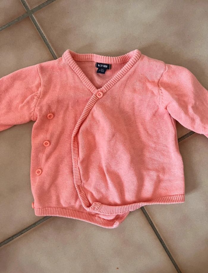 Gilet cache cœur rose Kiabi taille 3 mois