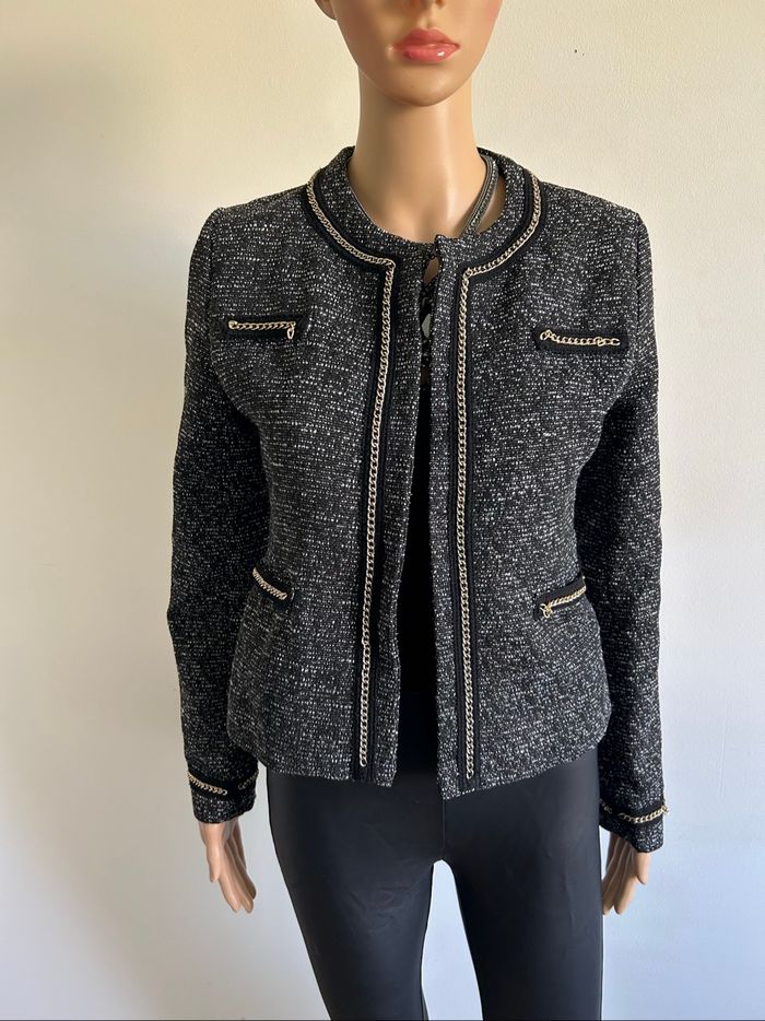 Veste chamarrée avec chainettes dorées LolaLiza taille française 38 jamais portée