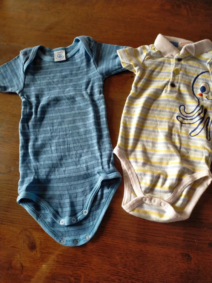 Lot 2 bodies manches courtes 12 mois
