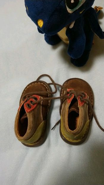 Chaussures garçon pointure 18 très peu mise marque urban shoes,