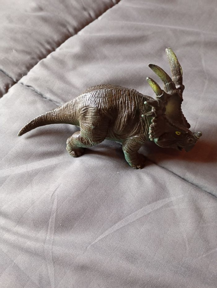 Livre Triceratops avec figurine - photo numéro 4