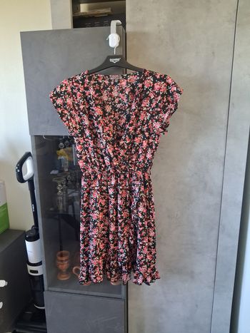 Robe courte fleurie portefeuille 