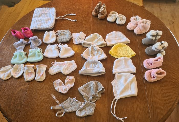 Lot naissance : bodies, pyjamas, ensembles, gilets, bonnets, etc. - photo numéro 5