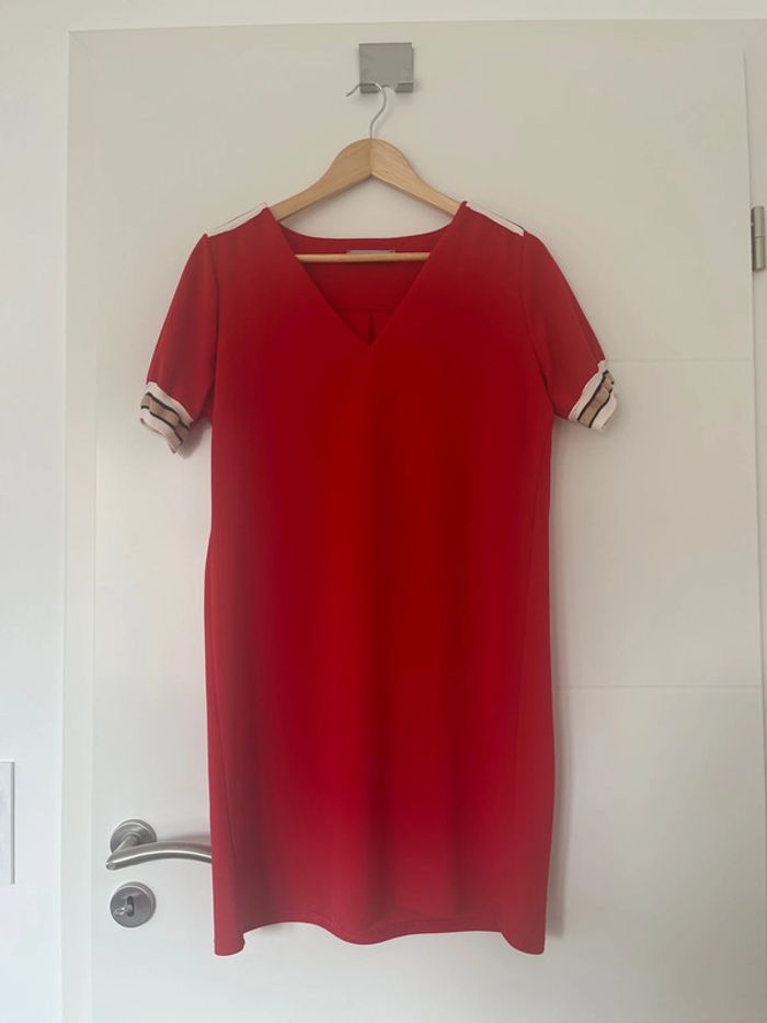 Robe rouge Quinze Heures Trente Paris