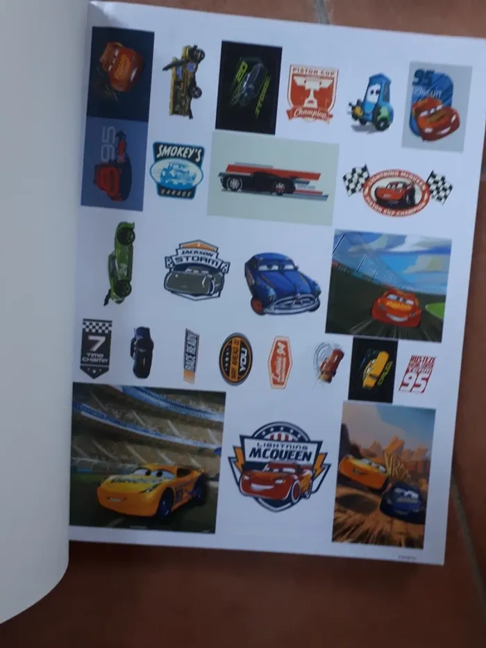 Livre à colorier avec stickers Cars 3 - photo numéro 2