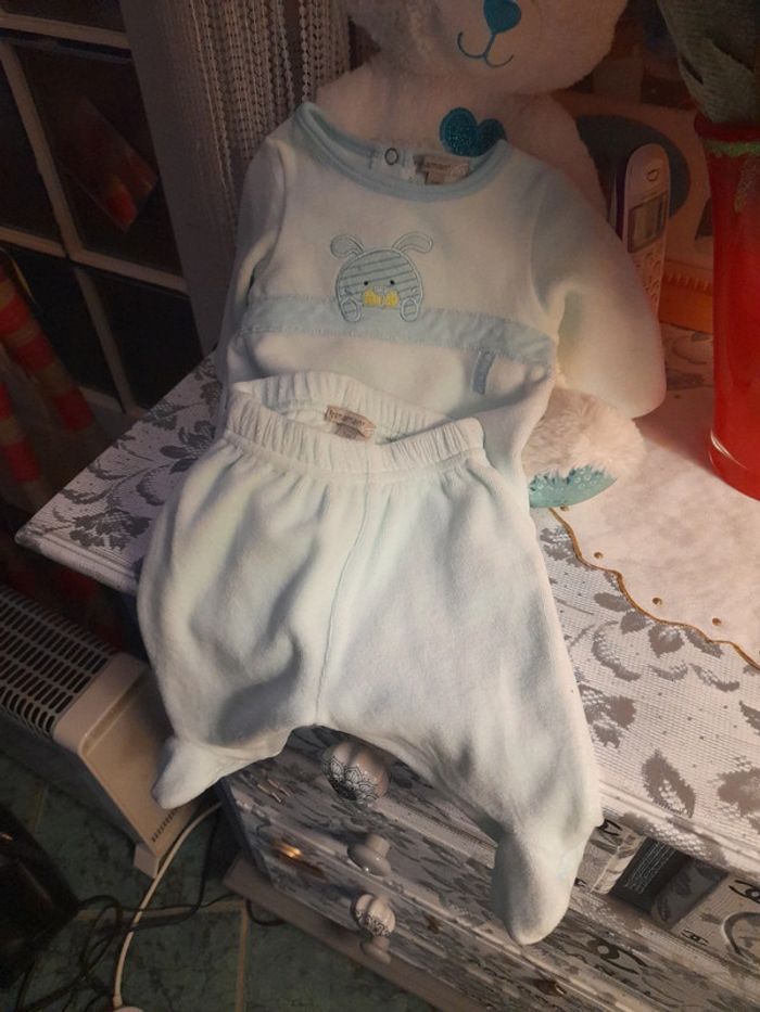 2 jolis ensemble et 1 pyjama - photo numéro 4