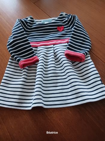 Robe à manches longues.