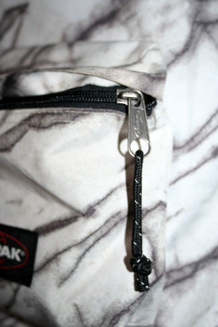 Sac à dos EastpaK Padded marble - photo numéro 4