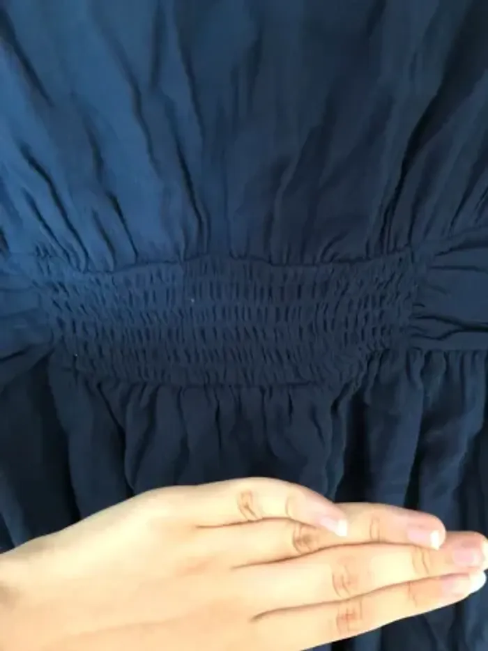 Robe bleu marine serrée à la taille et évasé en bas - photo numéro 7