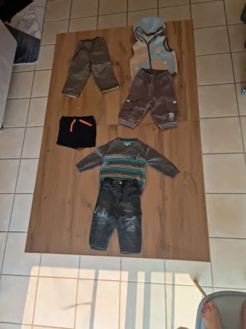 Lot - 2 ensemble + 1 short + 1 pantalon - 6 mois