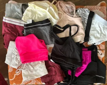 Vend lots de 16 brassières de 10 ans à 14ans