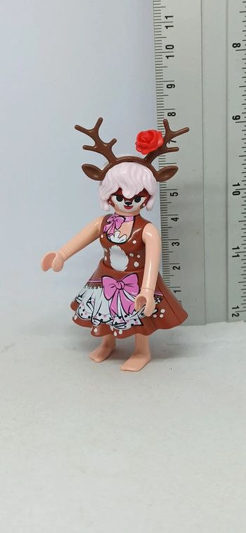 Femme en costume de cerf playmobil