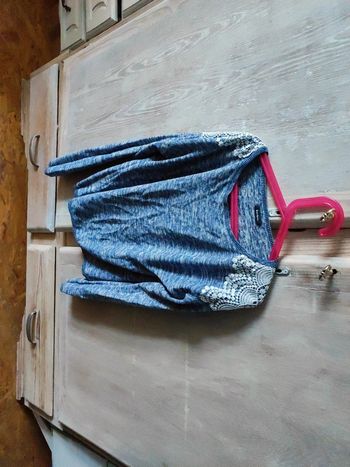 Pull léger avec dentelle sur epaules