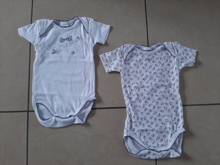 Lot de 2 bodys fille 12 mois