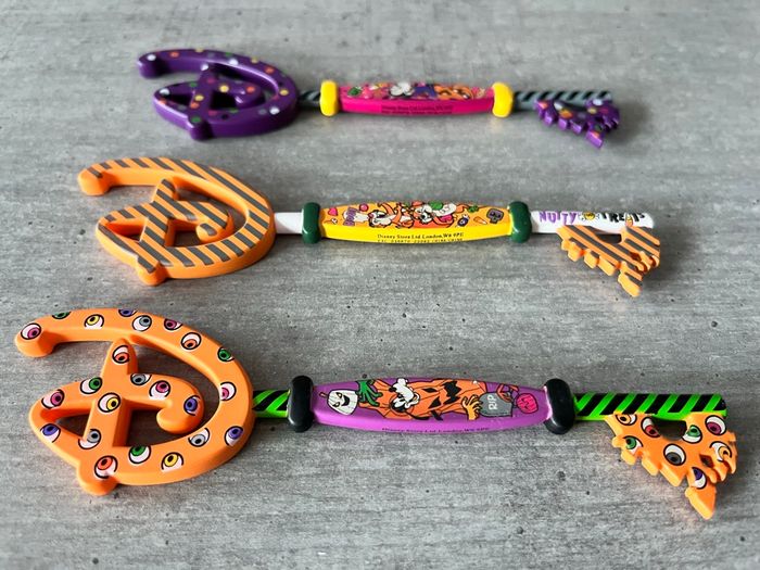 Lot 3 clés mystère Halloween Disney 2022 - photo numéro 8