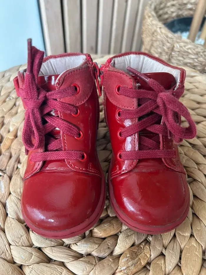 Chaussures vernies rouges taille 20 - photo numéro 2