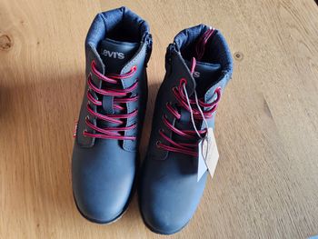 Bottines pointure 33 levis neuve