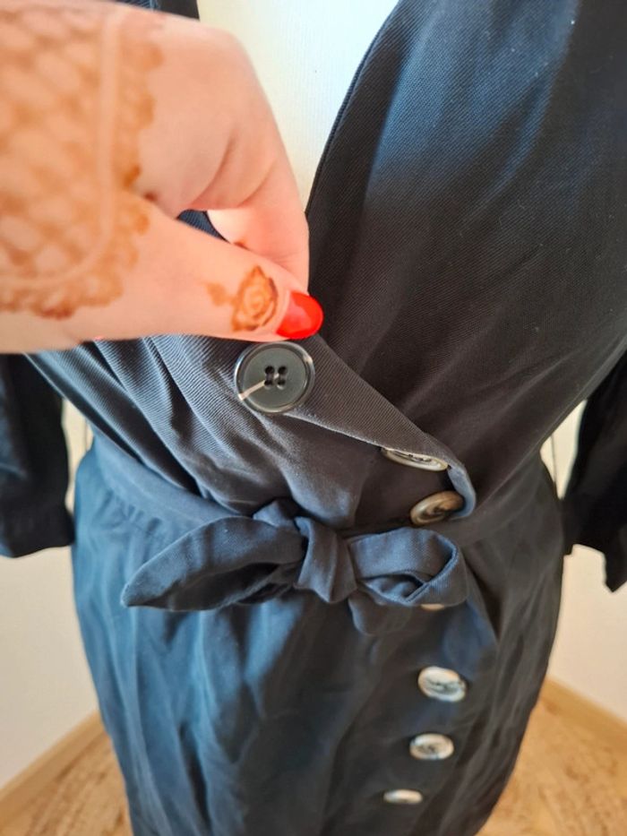Robe portefeuille noire boutonnée Mango taille M 38 - photo numéro 4