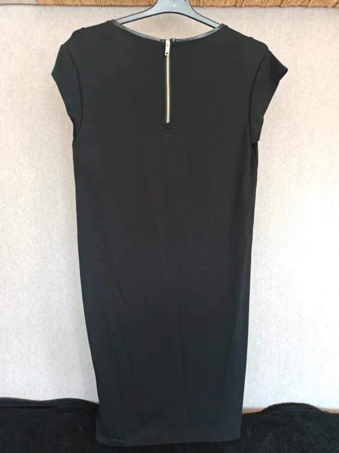 Robe noire 42 - photo numéro 2