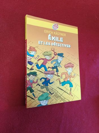 Émile et les détectives " Erich Kästner " Le livre de poche