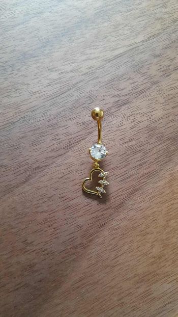 💛 Piercing nombril doré – Cœur & étoiles scintillantes 💛