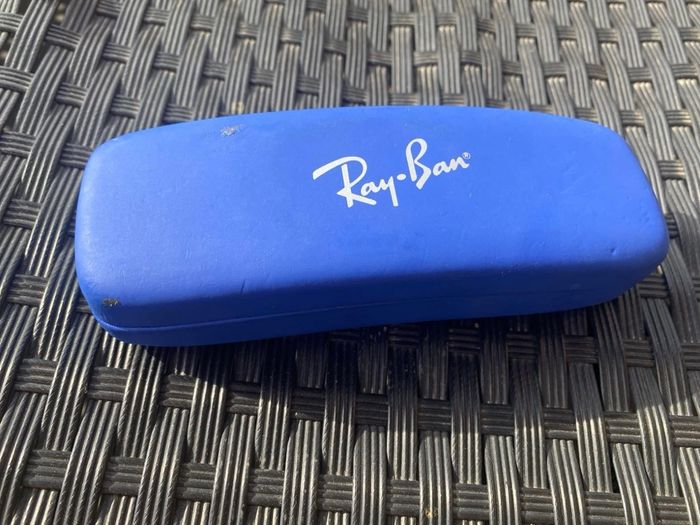 Boîte à lunettes, Ray-Ban