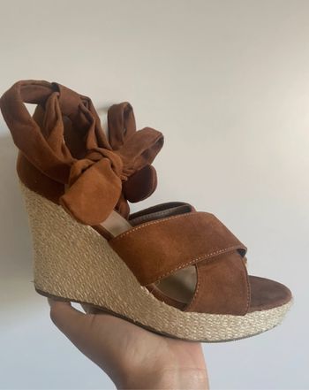 Sandales marrons à talons compensées