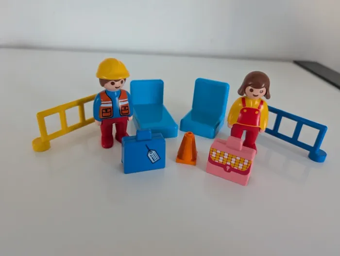 Playmobil 1 2 3 lot vrac personnage fauteuil barrière valise sac etc - photo numéro 2