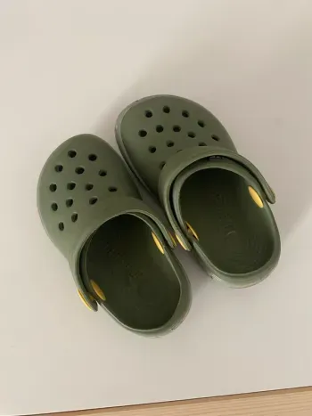 crocs blackfox