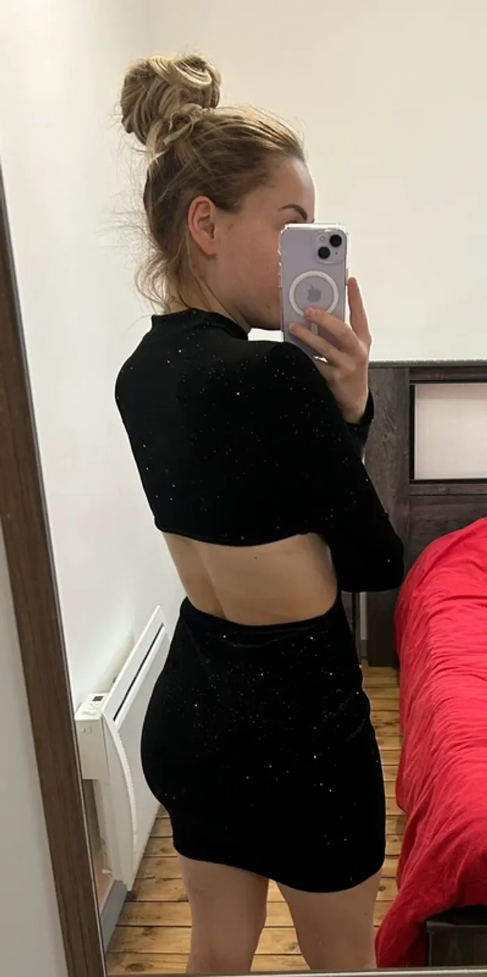 Robe en velours pailleté - photo numéro 2