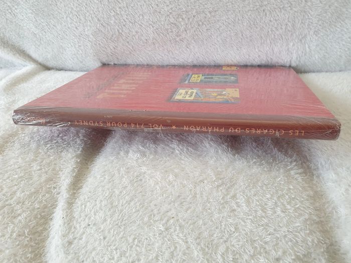 Livre Les aventures de Tintin - photo numéro 3