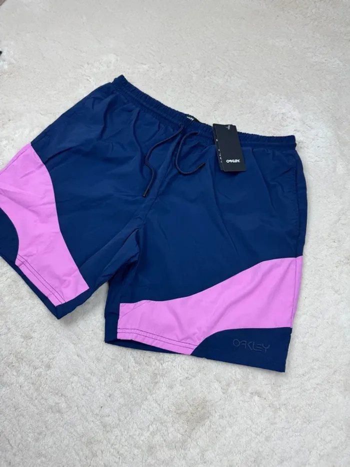 Short Oakley à empiècement bleu marine et rose Neuf Taille M - photo numéro 2