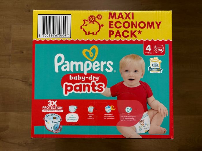 Couches Pampers taille 4 neuf