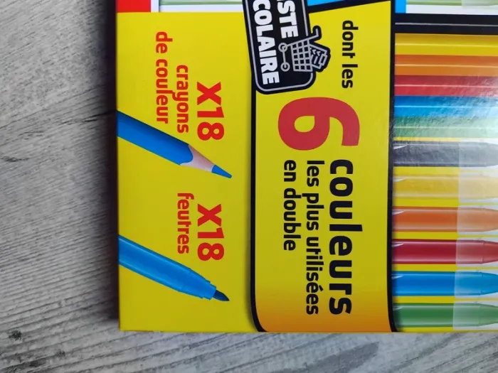 Lot 18 crayons de couleurs + 18 feutres - photo numéro 2