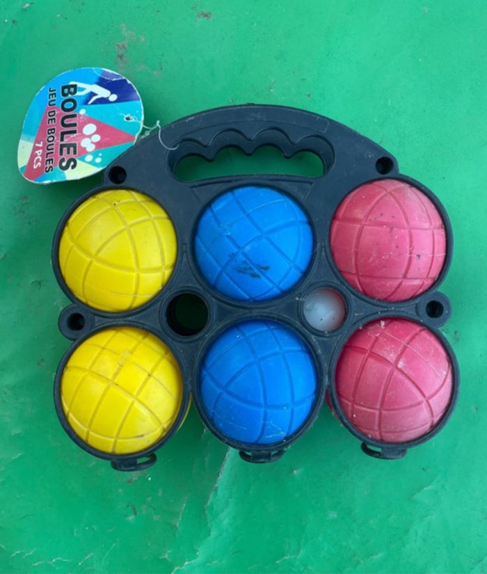 7  boules de pétanques
