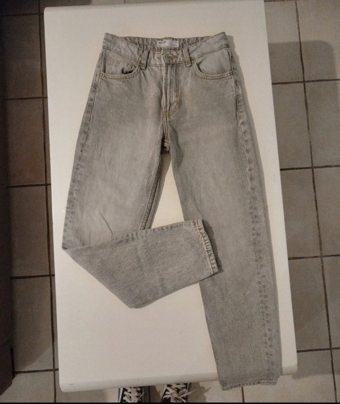 Jean Mom Gris Bershka