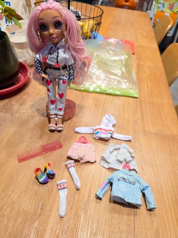 Poupee raimbow high 2