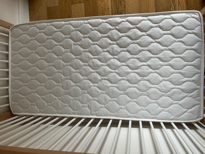 Parfait état - Lit enfant 0 à 5 ans, barreaux amovibles, sommier réglable, 70x140cm (+matelas) - photo numéro 4