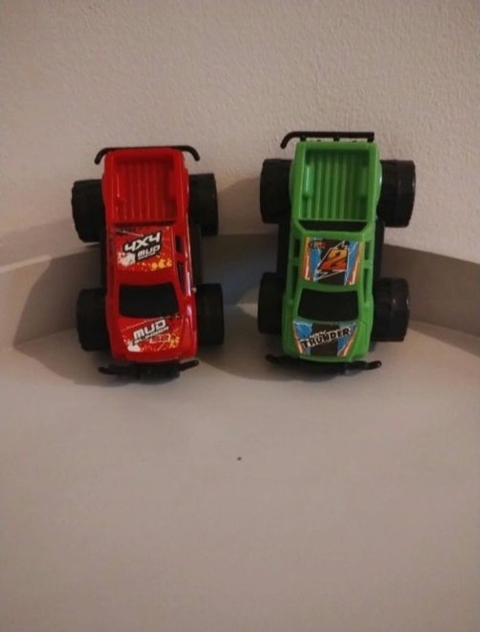 Lot de 2 monster truck - photo numéro 4