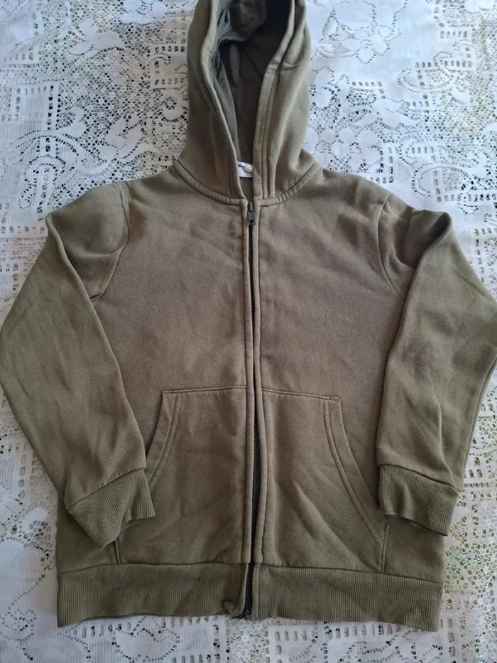 Gilet à capuche H&M garçon 6-8 ans- kaki zippée - en très bon état - photo numéro 2