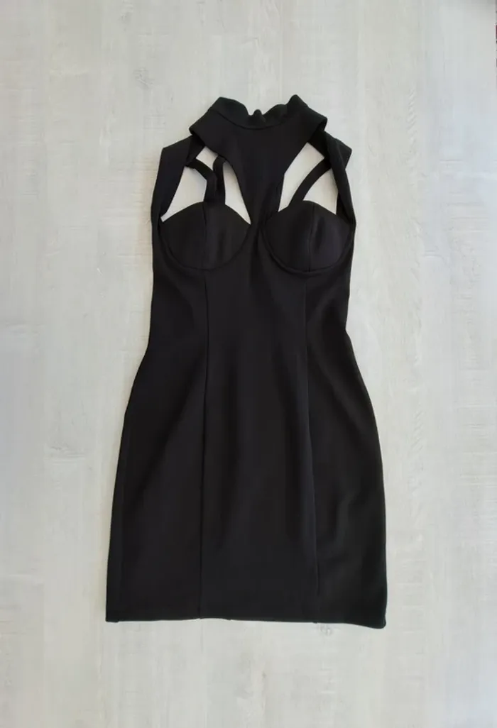 Robe noire Asos - taille 38 - décolleté armature - dos nu - sexy - photo numéro 7