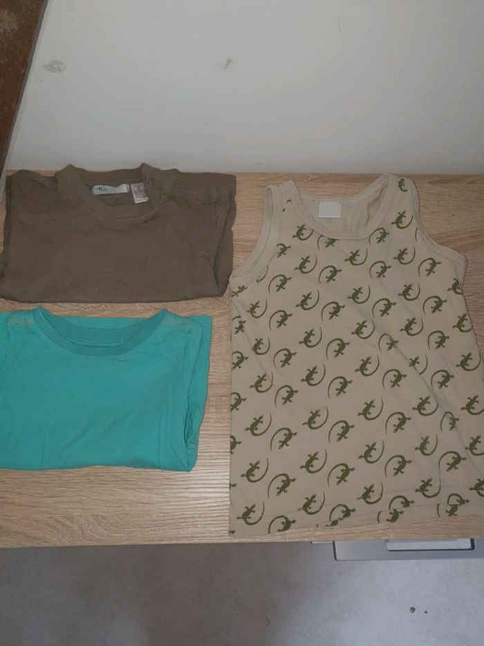 Lot de 2 tee-shirts et 1 débardeur 18/24 mois