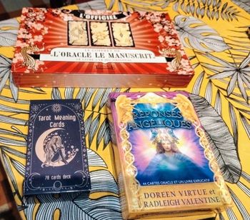Lot de deux Oracles et un tarot