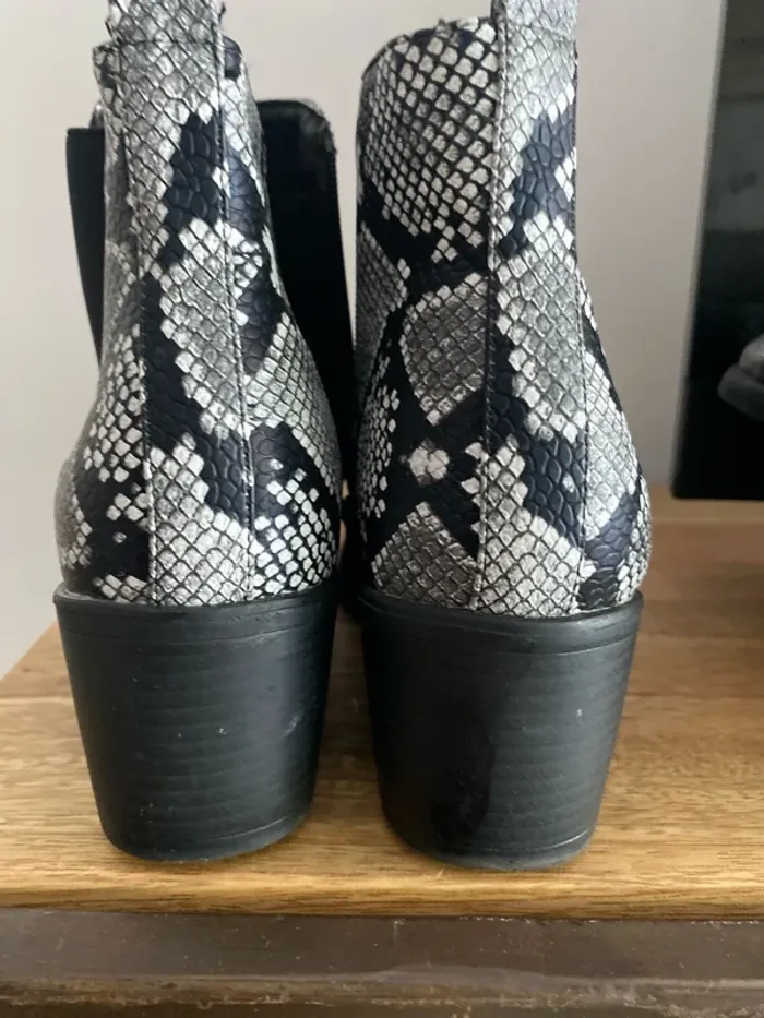 Bottines fourrées, modèle, serpent, - photo numéro 7