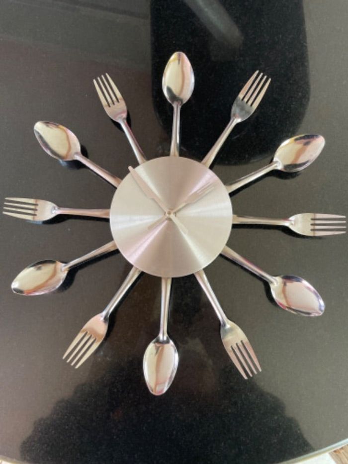 Horloge mural original ( avec couverts🍴)