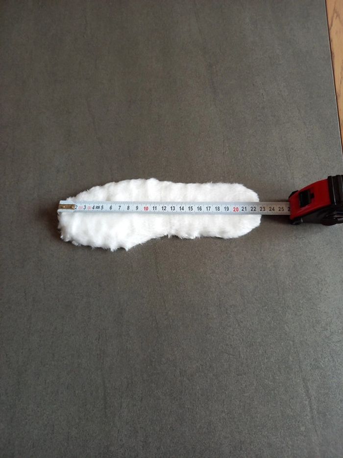 Semelles chaudes fourrure blanche neuves - photo numéro 5