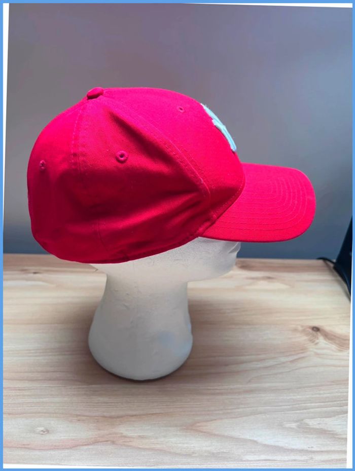 Casquette New Era Rouge avec broderie - photo numéro 4