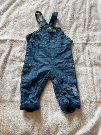 Salopette et tee shirt