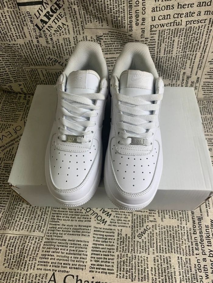 Nike Air Force One 42.5 - photo numéro 2